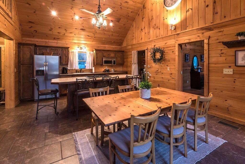 Private Creekside Cabin+Hot Tub,Pool Table, & Pets Ellijay Eksteriør bilde