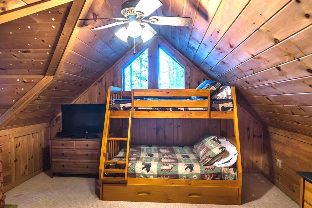 Private Creekside Cabin+Hot Tub,Pool Table, & Pets Ellijay Eksteriør bilde