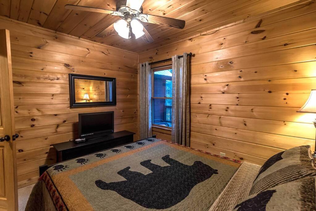 Private Creekside Cabin+Hot Tub,Pool Table, & Pets Ellijay Eksteriør bilde