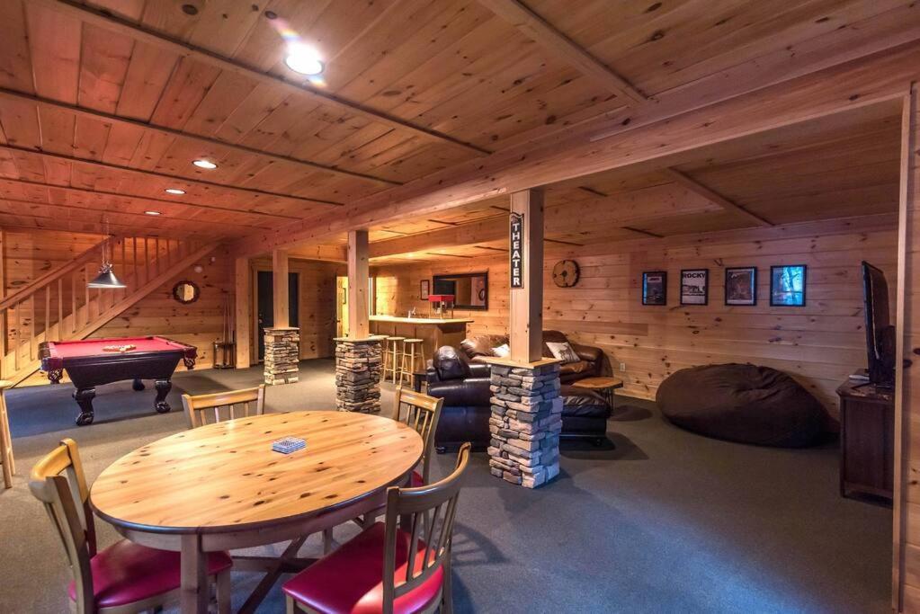 Private Creekside Cabin+Hot Tub,Pool Table, & Pets Ellijay Eksteriør bilde