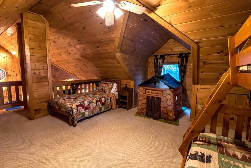 Private Creekside Cabin+Hot Tub,Pool Table, & Pets Ellijay Eksteriør bilde
