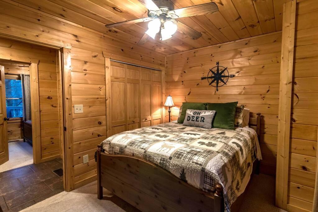 Private Creekside Cabin+Hot Tub,Pool Table, & Pets Ellijay Eksteriør bilde