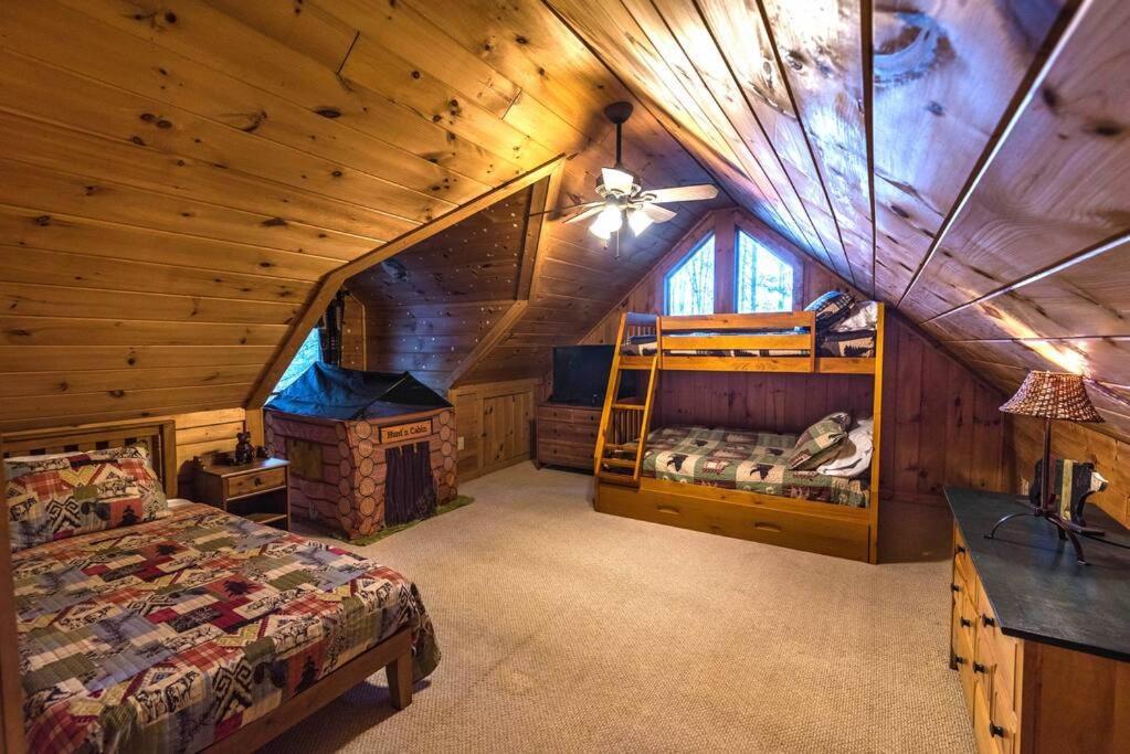 Private Creekside Cabin+Hot Tub,Pool Table, & Pets Ellijay Eksteriør bilde