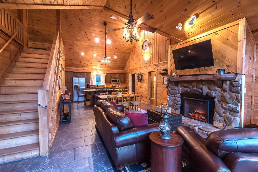 Private Creekside Cabin+Hot Tub,Pool Table, & Pets Ellijay Eksteriør bilde