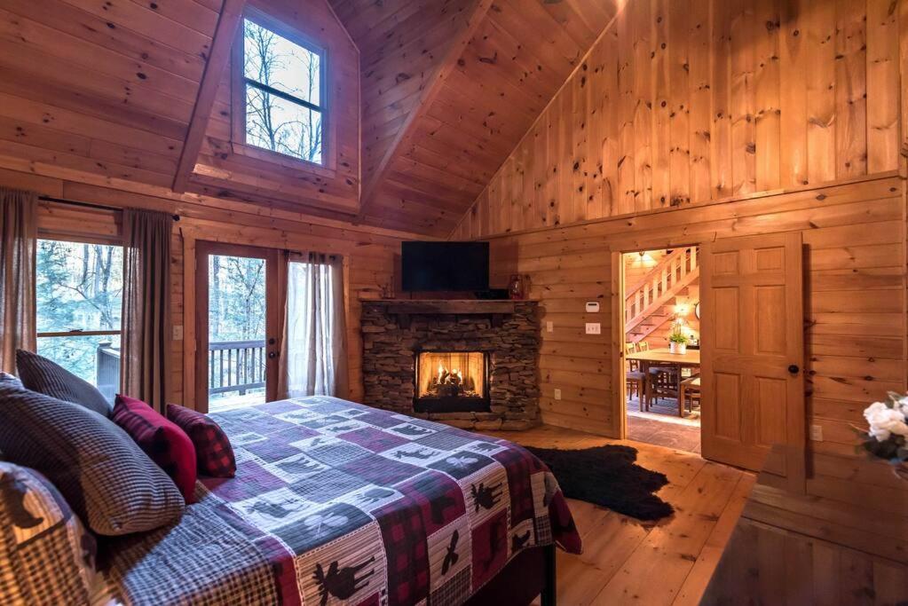 Private Creekside Cabin+Hot Tub,Pool Table, & Pets Ellijay Eksteriør bilde