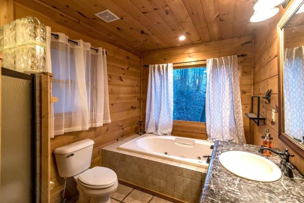 Private Creekside Cabin+Hot Tub,Pool Table, & Pets Ellijay Eksteriør bilde