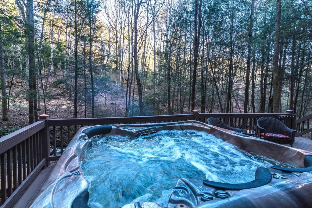 Private Creekside Cabin+Hot Tub,Pool Table, & Pets Ellijay Eksteriør bilde