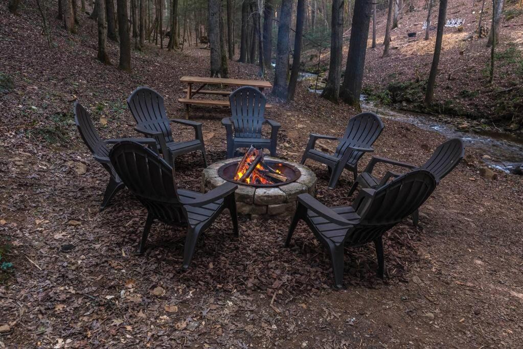 Private Creekside Cabin+Hot Tub,Pool Table, & Pets Ellijay Eksteriør bilde